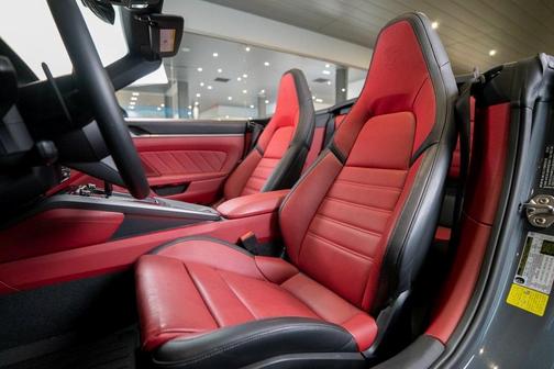 2025 Porsche 911 Carrera