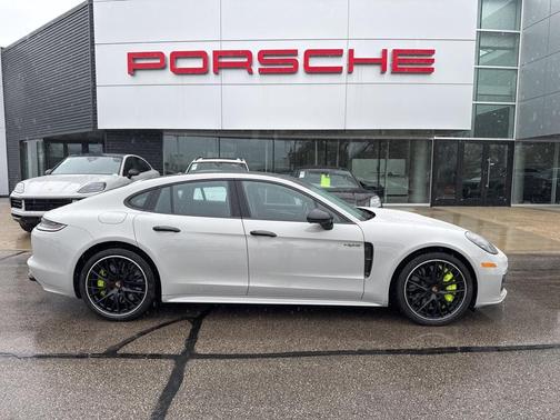 2022 Porsche Panamera E-Hybrid Turbo S