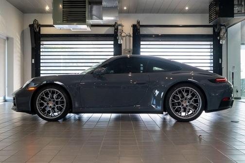 2025 Porsche 911 Carrera