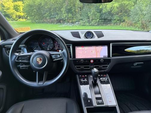 2022 Porsche Macan Base