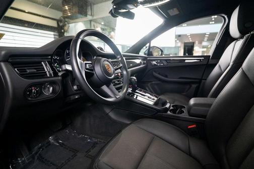2022 Porsche Macan Base