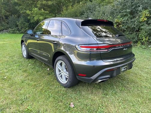 2022 Porsche Macan Base