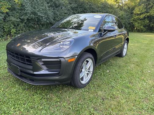 2022 Porsche Macan Base