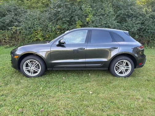 2022 Porsche Macan Base