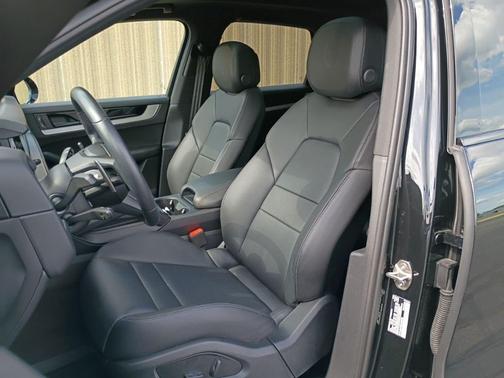Black Metallic 2025 Porsche Cayenne Base