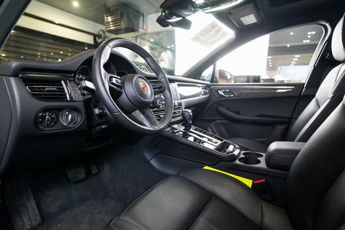 2025 Porsche Macan T