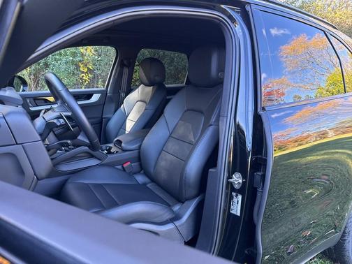 2025 Porsche Cayenne Base