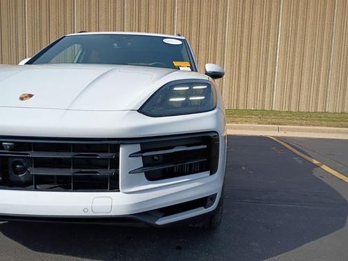 2025 Porsche Cayenne AWD