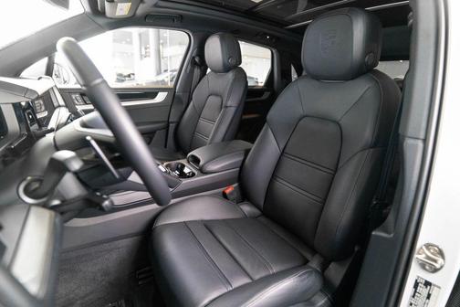 Carrara White Metallic 2025 Porsche Cayenne AWD