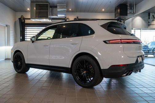 2025 Porsche Cayenne Base