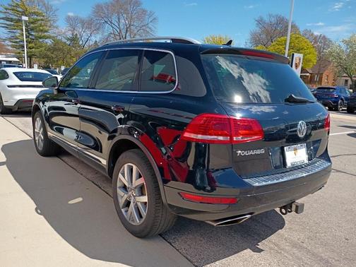 Moonlight Blue Pearl 2014 Volkswagen Touareg TDI