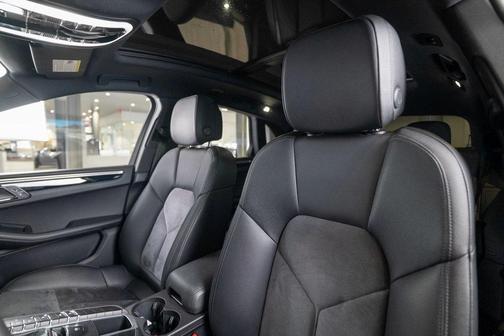 2021 Porsche Macan Base