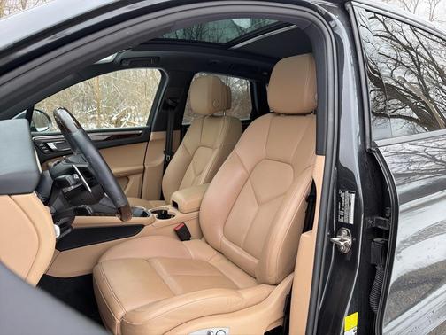 2022 Porsche Macan Base