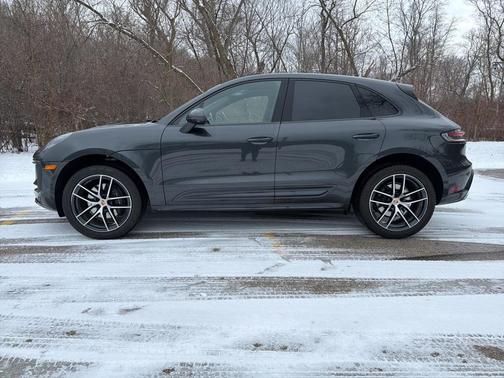 2022 Porsche Macan Base