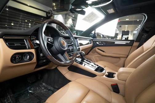 2022 Porsche Macan Base