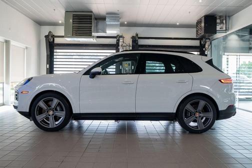 2025 Porsche Cayenne Base