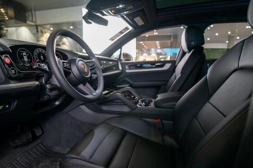 2025 Porsche Cayenne Base