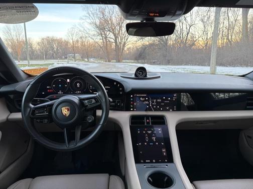 2022 Porsche Taycan 4