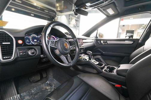 White 2022 Porsche Cayenne