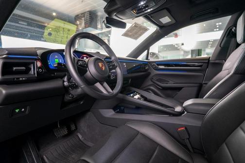 2025 Porsche Macan 4