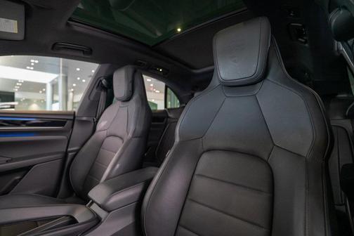 2025 Porsche Macan 4