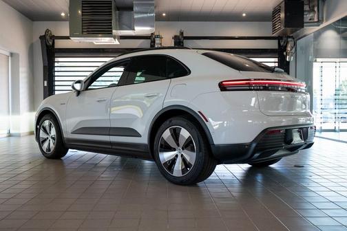 2025 Porsche Macan 4