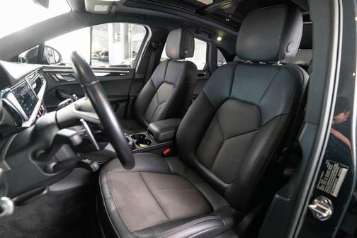 Volcano Grey Metallic 2022 Porsche Macan Base