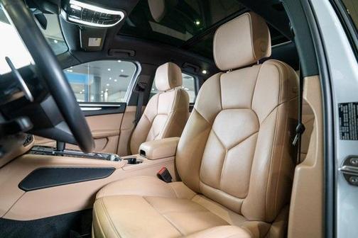 2022 Porsche Macan Base