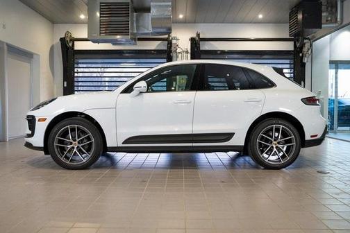 2022 Porsche Macan Base