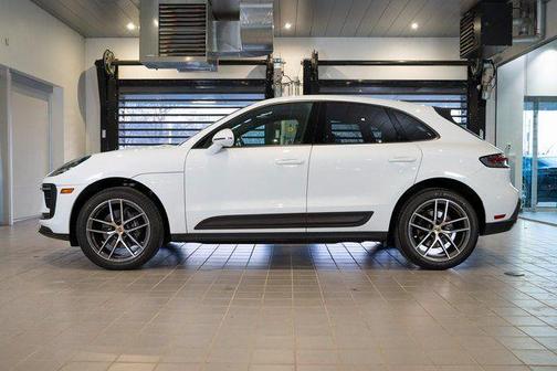 2022 Porsche Macan Base