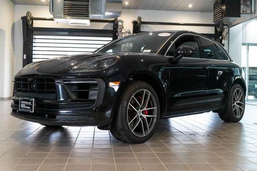 Jet Black Metallic 2026 Porsche Macan S