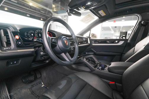 Cashmere Beige Metallic 2026 Porsche Cayenne Base