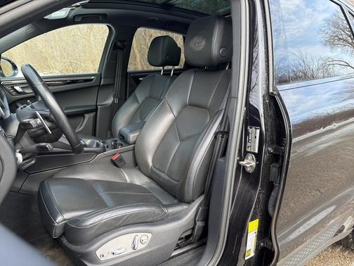 2022 Porsche Macan Base