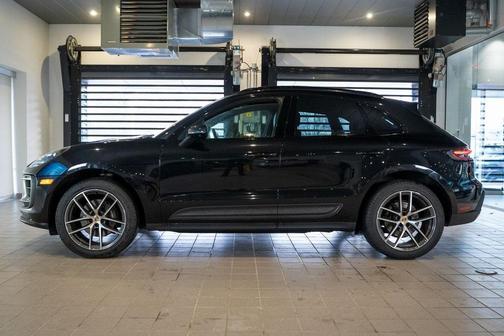 2022 Porsche Macan Base