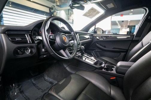 2022 Porsche Macan Base