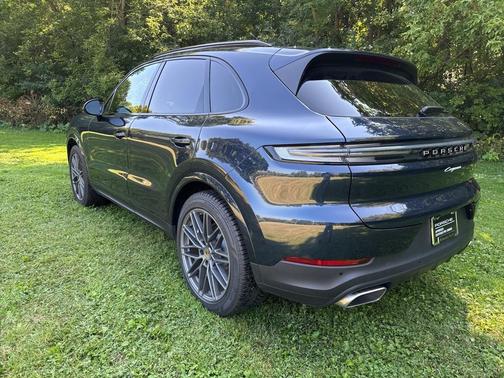 2024 Porsche Cayenne Base