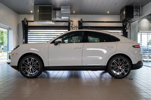 2025 Porsche Cayenne AWD