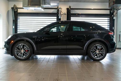 Jet Black Metallic 2025 Porsche Macan 4S