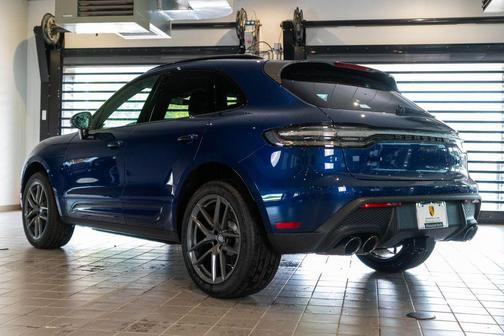 Gentian Blue Metallic 2026 Porsche Macan T