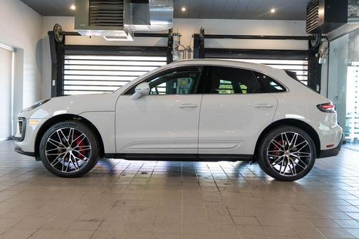 Carrara White Metallic 2023 Porsche Macan S