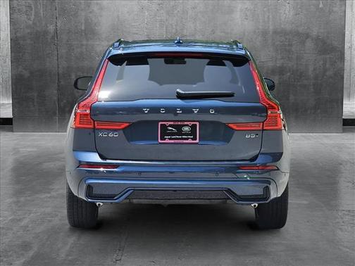 2024 Volvo XC60 B5 Plus Dark Theme