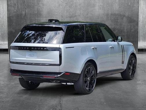 2025 Land Rover Range Rover P530 SE