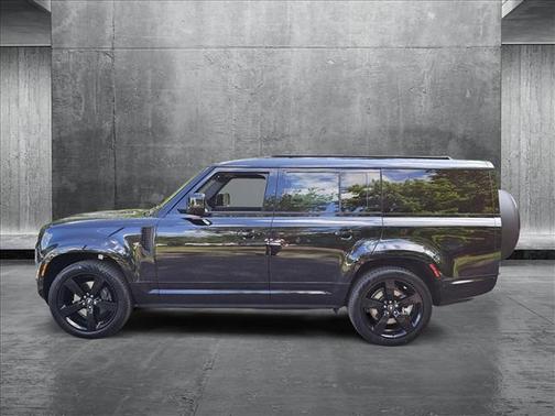 2025 Land Rover Defender 130 P400 X-Dynamic SE