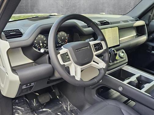 2025 Land Rover Defender 130 P400 X-Dynamic SE