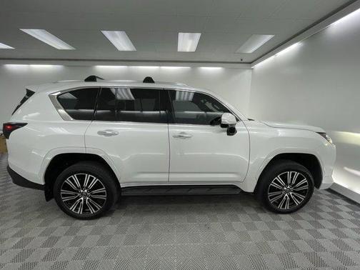2025 Lexus LX 600 Luxury