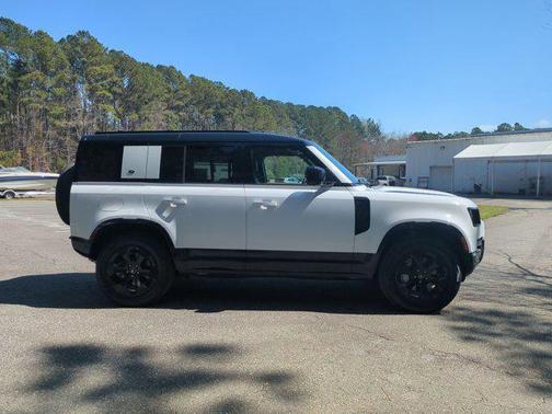 2023 Land Rover Defender 110 X-Dynamic SE