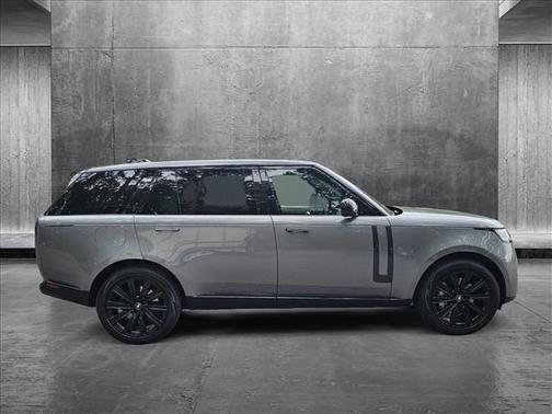 2023 Land Rover Range Rover P530 SE