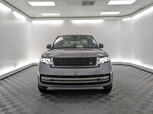2025 Land Rover Range Rover P530 SE