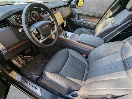2025 Land Rover Range Rover P530 SE