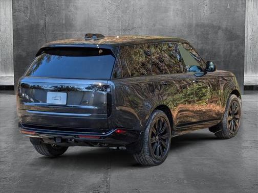 2025 Land Rover Range Rover P530 SE